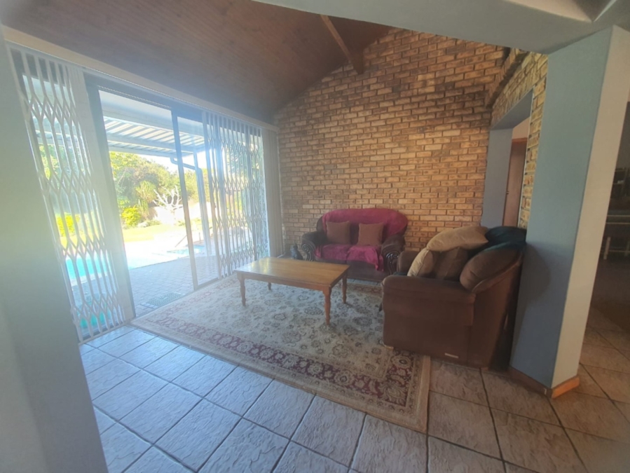 To Let 4 Bedroom Property for Rent in Beacon Bay Eastern Cape